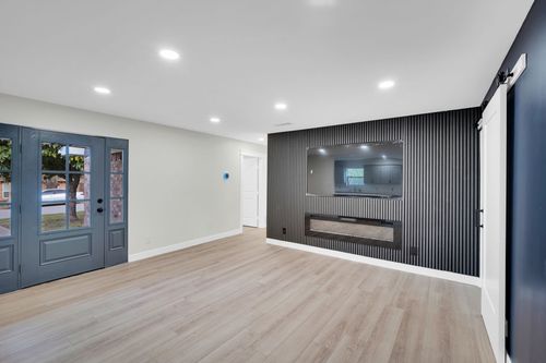 100 N Valley St, Red Oak, TX, 75154-6346 | Card Image