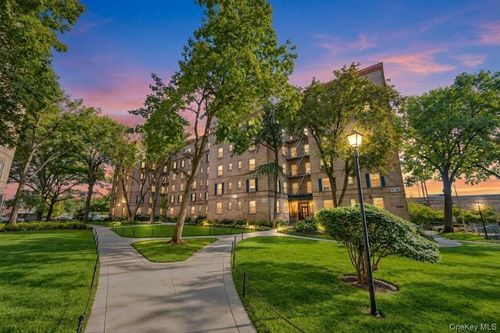 4j-51-42 30th Avenue, New York, NY, 11377 | Card Image