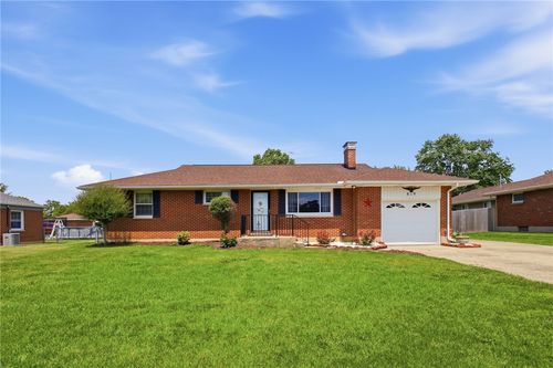 819 Waldrun Ave, Riverside, OH, 45404-1462 | Card Image