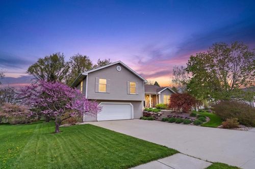 717 Avalon Rd, Columbus, WI, 53925-2304 | Card Image