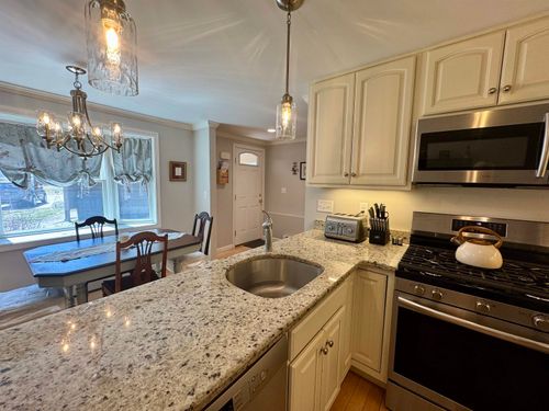 h-2 Bass St, Newmarket, NH, 03857-1102 | Card Image