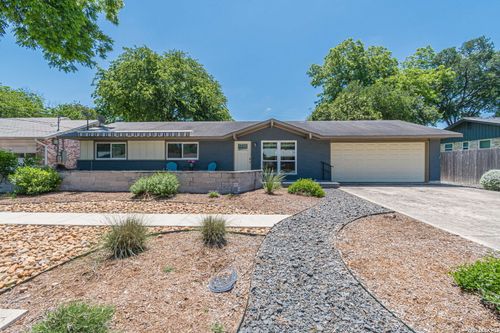 369 Inspiration Dr, New Braunfels, TX, 78130-5435 | Card Image