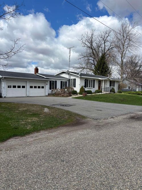 195 N 1075 W, Angola, IN, 46703-9636 | Card Image