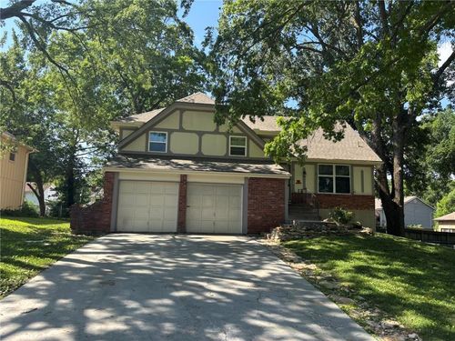 801 E Northview St, Olathe, KS, 66061-2915 | Card Image