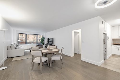 2hh-77 W 55th St, New York, NY, 10019-4910 | Card Image