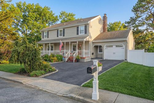 1 6th St, Nesconset, NY, 11767-2313 | Card Image