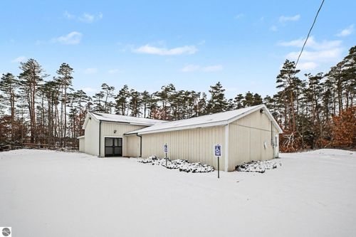 7950 W Airline Rd, Weidman, MI, 48893-7711 | Card Image