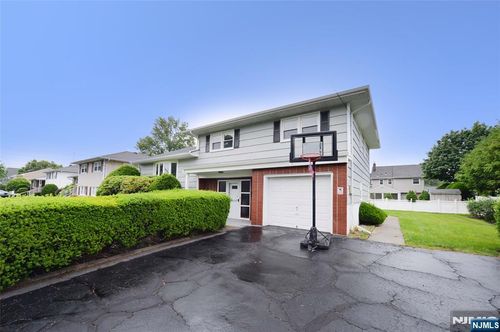 0-09 28th St, Fair Lawn, NJ, 07410-3744 | Card Image