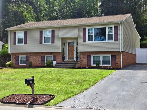 3865 Meadowlark Rd, Roanoke, VA, 24018-5119 | Card Image