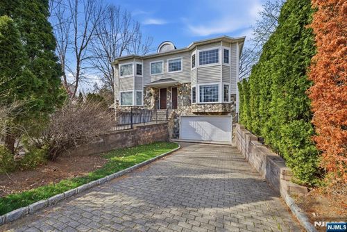47 Sunset Ln, Tenafly, NJ, 07670-1632 | Card Image