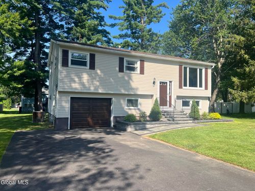 62 Walnut Dr, Clifton Park, NY, 12065-7427 | Card Image