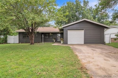 1217 Hartford St, Broken Arrow, OK, 74012-2918 | Card Image