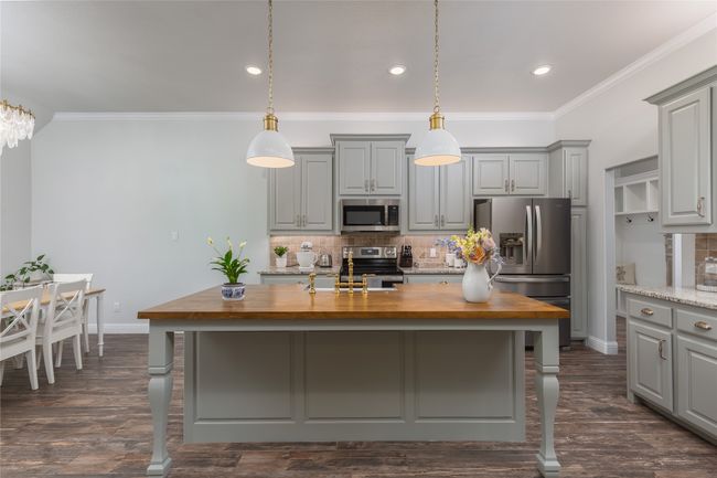 1033 Tex Ln, House other with 4 bedrooms, 2 bathrooms and null parking in Springtown TX | Image 8