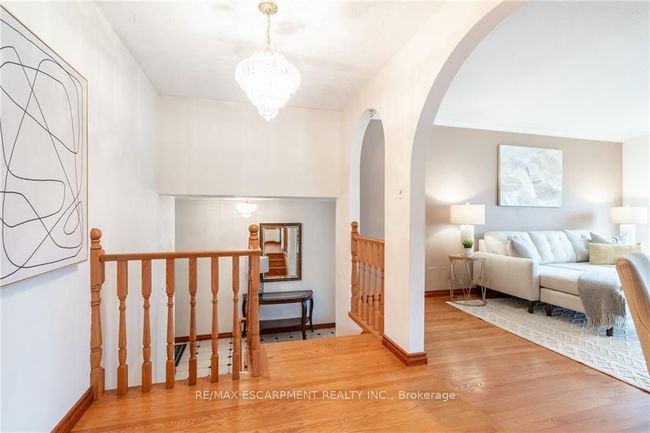 19 Carpenter Ave, House other with 4 bedrooms, 2 bathrooms and 3 parking in Stoney Creek ON | Image 4