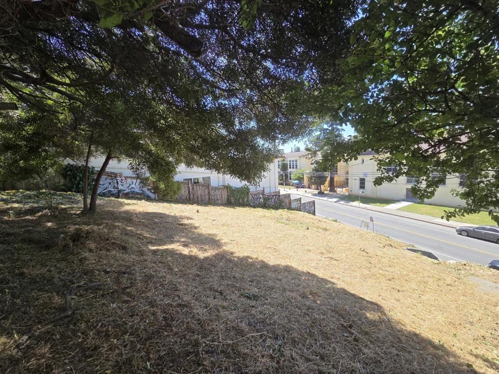 Land in Oakland 3