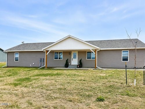 5476 Mathew Ave, Williston, ND, 58801-8503 | Card Image