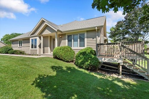 2402380 E Parkway Meadow Cir, Pewaukee, WI, 53072-6789 | Card Image