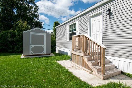 29310 Jamestown Dr, Chesterfield, MI, 48051-2160 | Card Image