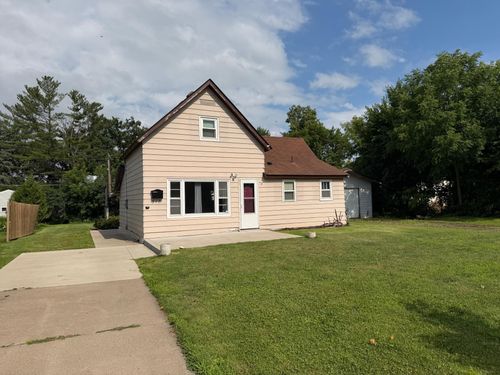 318 Grove St N, Mora, MN, 55051-1032 | Card Image