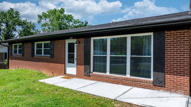 1230 2 Nd St Se, House other with 3 bedrooms, 2 bathrooms and null parking in Hickory NC | Image 8