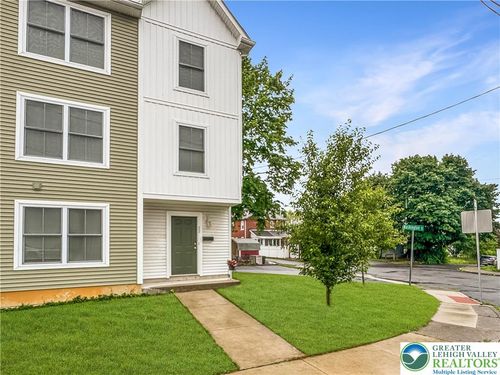 32 W Clark St, HELLERTOWN, PA, 18055-1347 | Card Image