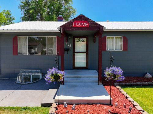 975 Dabich Ave, Lander, WY, 82520-2610 | Card Image