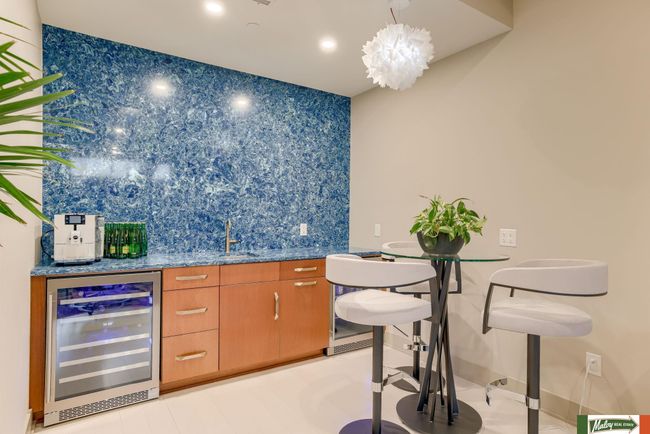 APT-5810 - 3201 Dodge Ct, Condo with 3 bedrooms, 3 bathrooms and 2 parking in Omaha NE | Image 4