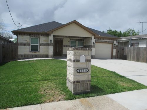 1209 Elm St, Baytown, TX, 77520-7952 | Card Image