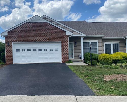 5502 S Village Dr, Roanoke, VA, 24018-9364 | Card Image