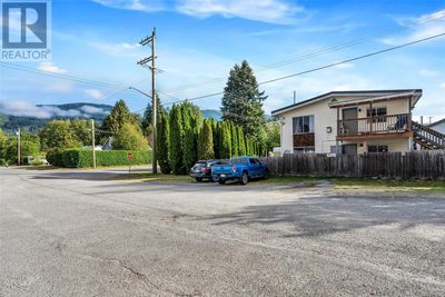 38 Cowichan Ave W, House other with 6 bedrooms, 3 bathrooms and 6 parking in Lake Cowichan BC | Image 2