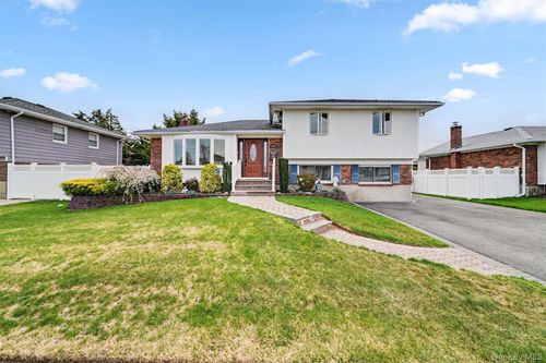 126 Washington Street, Oyster Bay, NY, 11735 | Card Image