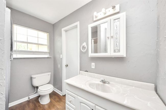 Apartment bath | Image 42