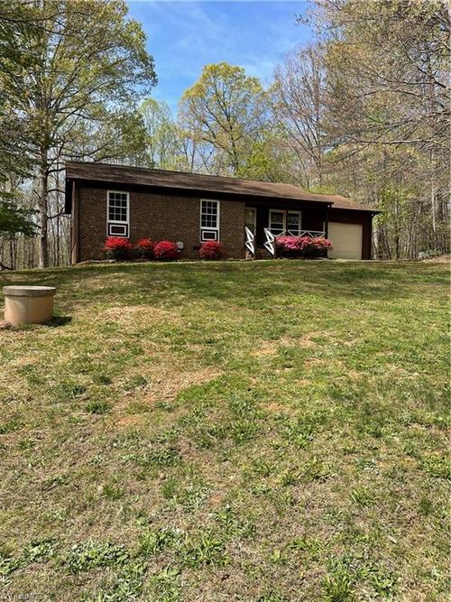 1055 Brookridge Dr, Walnut Cove, NC, 27052-6949 | Card Image