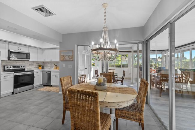 102 Villa Cir, Condo with 2 bedrooms, 2 bathrooms and null parking in Atlantis FL | Image 11