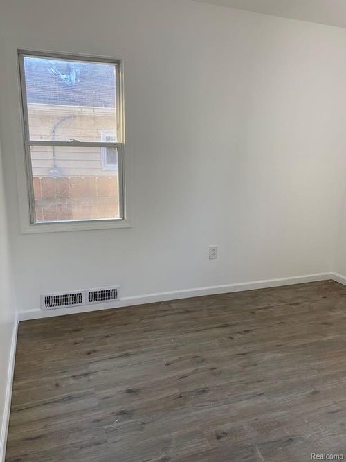 6436 Auburn St, Detroit, MI, 48228-3987 | Card Image