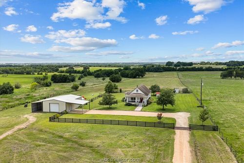 8233 Quebe Rd, Brenham, TX, 77833-6662 | Card Image