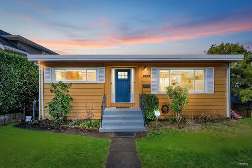 7247 Barnet Rd, Burnaby, BC, V5A1E3 | Card Image