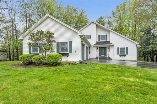 17 Fenton Way, Bangor, ME, 04401 | Card Image