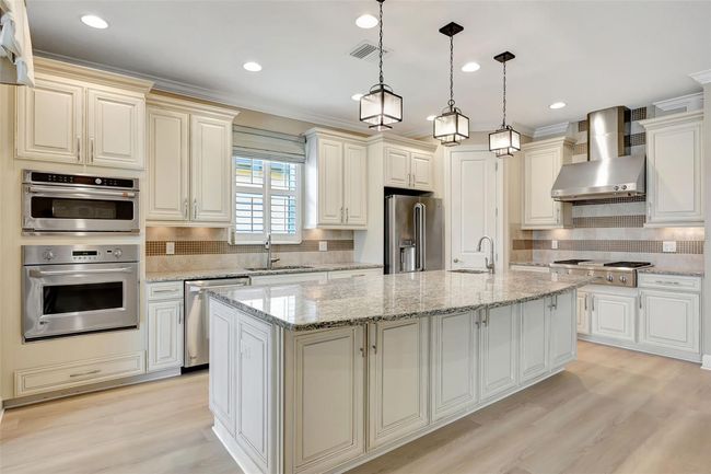 Top of line - Monogram gas range & oven | Image 8