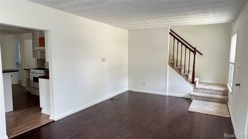 71 Cloveridge Dr, Troy, MI, 48084-5410 | Card Image