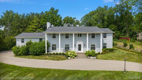 3060 Chickering Ln, Bloomfield Hills, MI, 48302-1408 | Card Image
