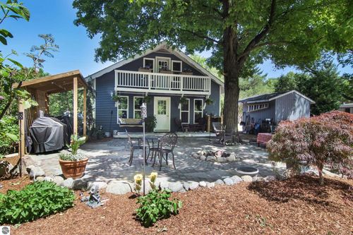 6033 Aarwood Rd Nw, Rapid City, MI, 49676-9483 | Card Image