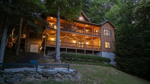 317 Von Trapp Ln, Tuckasegee, NC, 28783-7601 | Card Image