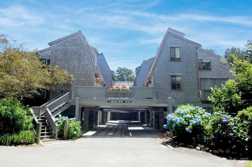 17-4 Quail Run Rd, Vineyard Haven, MA, 02568 | Card Image