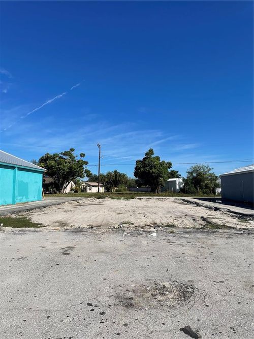 b-3782 Tamiami Trl, PORT CHARLOTTE, FL, 33952-8308 | Card Image
