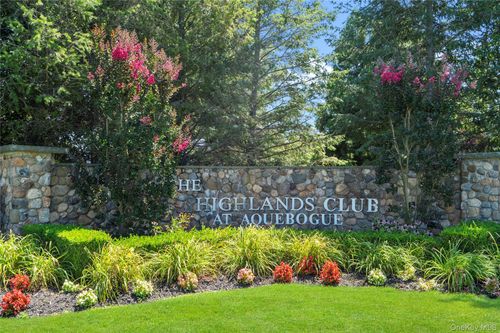 395 Stonecrop Rd, Riverhead, NY, 11901-1221 | Card Image