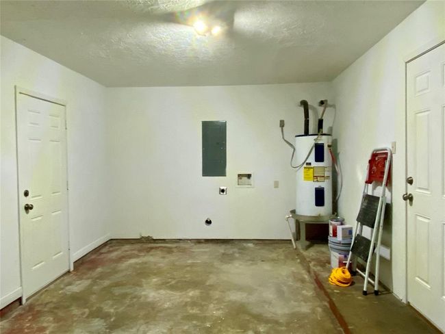 1004 Mill Creek Dr, House other with 2 bedrooms, 2 bathrooms and 1 parking in Brenham TX | Image 13