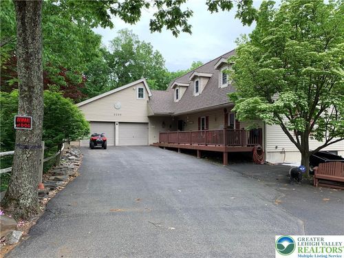 3205 Ely Ct, Bushkill, PA, 18324-7994 | Card Image