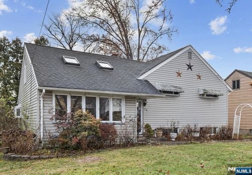 29 Lennon Pl, Clifton, NJ, 07013-3325 | Card Image