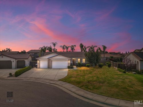 4511 Chalet St, Bakersfield, CA, 93313-2056 | Card Image